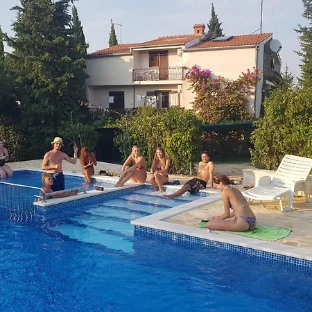 아파트 Ivanka Ap A Sa Grijanim Bazenom I Besplatnim Parkingom