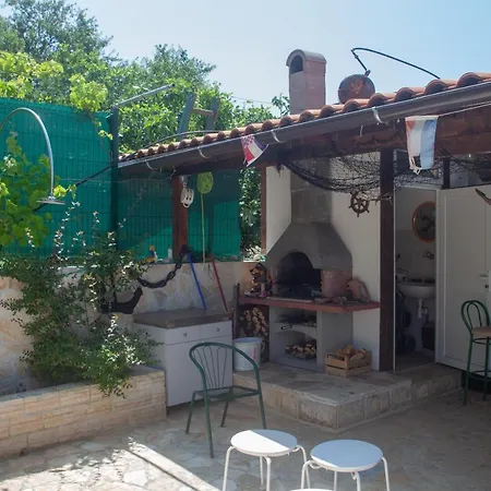 Ivanka Ap A Sa Grijanim Bazenom I Besplatnim Parkingom Apartamento *