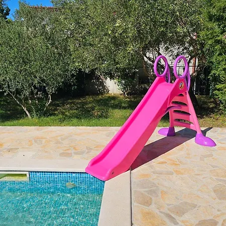 Ivanka Ap A Sa Grijanim Bazenom I Besplatnim Parkingom Apartamento