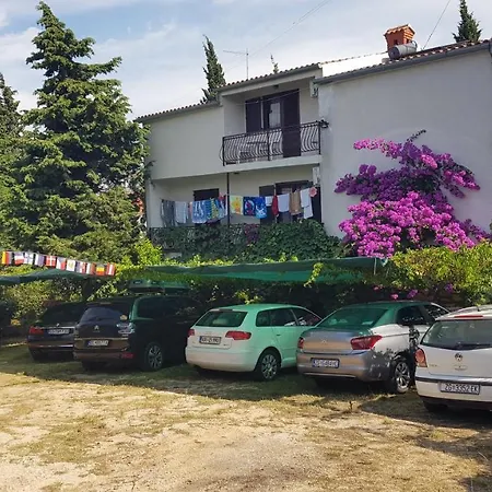 Ivanka Ap A Sa Grijanim Bazenom I Besplatnim Parkingom Apartamento *