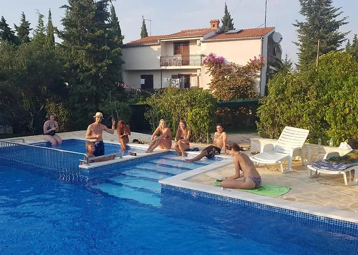 Apartamento Ivanka Ap A Sa Grijanim Bazenom I Besplatnim Parkingom