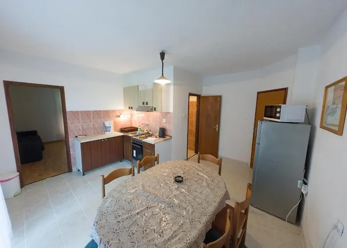 Ivanka Ap A Sa Grijanim Bazenom I Besplatnim Parkingom *