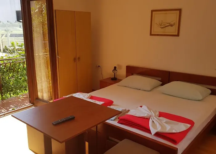 Ivanka Ap A Sa Grijanim Bazenom I Besplatnim Parkingom *