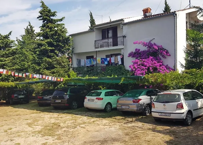 Ivanka Ap A Sa Grijanim Bazenom I Besplatnim Parkingom Apartamento *