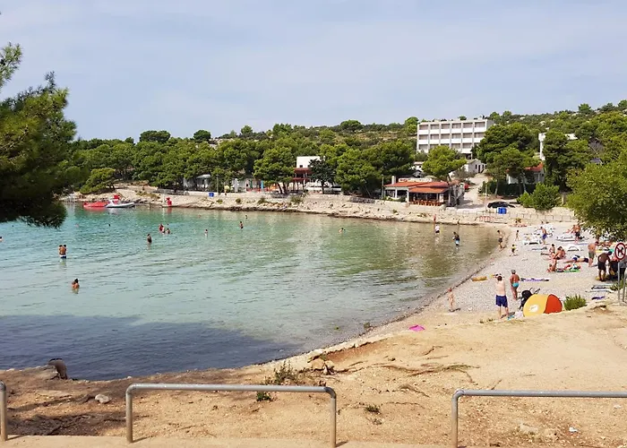 Ivanka Ap A Sa Grijanim Bazenom I Besplatnim Parkingom * Murter