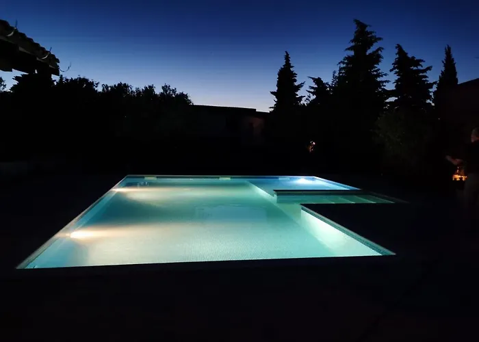 Ivanka Ap A Sa Grijanim Bazenom I Besplatnim Parkingom Муртер