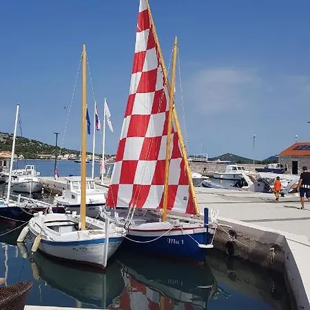 Ivanka Ap A Sa Grijanim Bazenom I Besplatnim Parkingom *