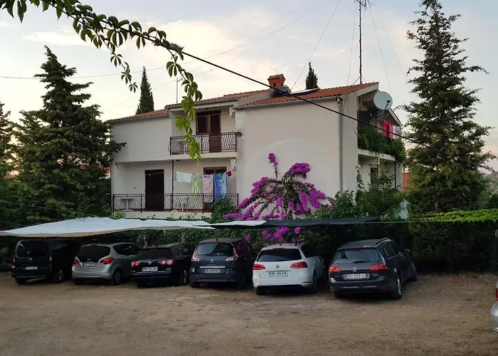 Ivanka Ap A Sa Grijanim Bazenom I Besplatnim Parkingom Apartman Murter