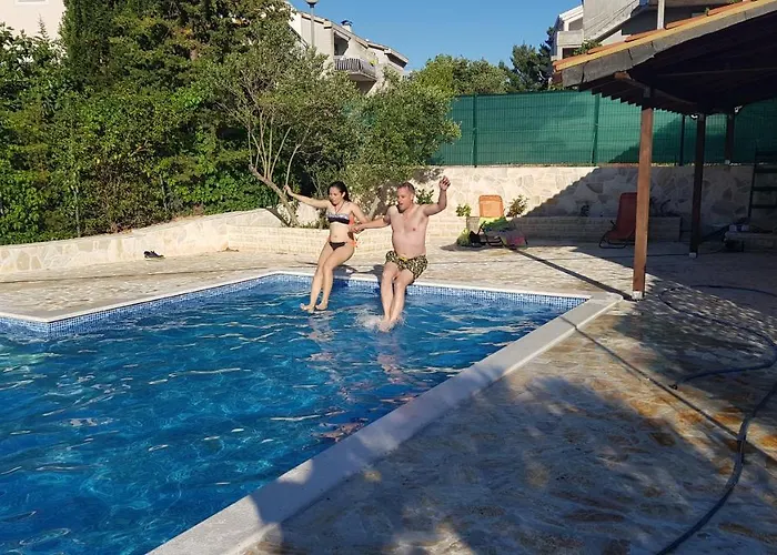 Ivanka Ap A Sa Grijanim Bazenom I Besplatnim Parkingom * Murter